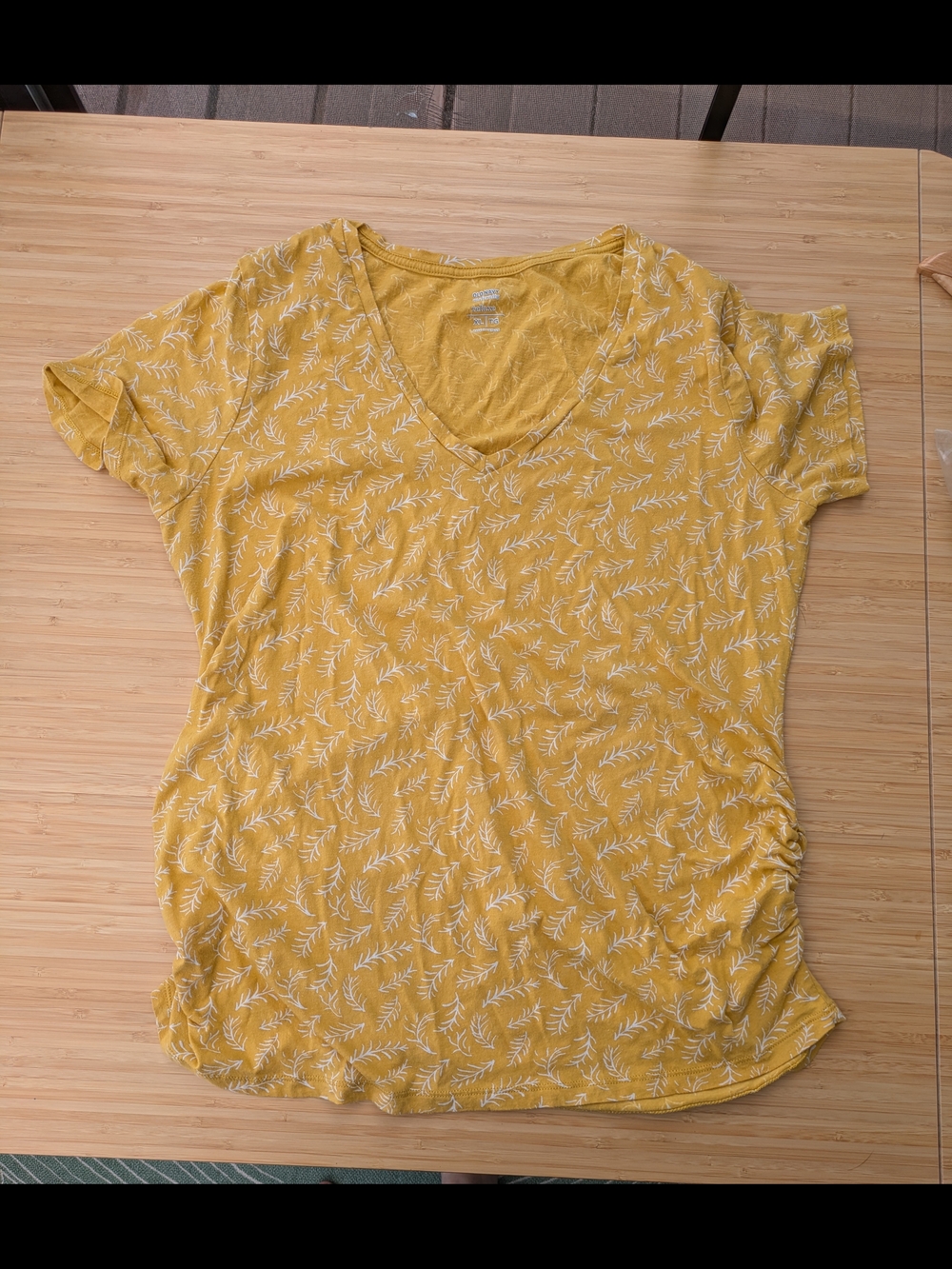 Old Navy Maternity V-Neck Floral Top